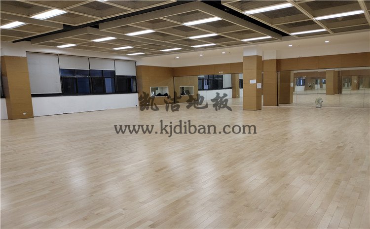 凱潔杭州高級中學(xué)錢江校區(qū)形體房木地板項(xiàng)目-凱潔實(shí)木運(yùn)動(dòng)地板廠家
